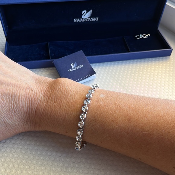 Authentic Swarovski tennis bracelet with certificate - Picture 10 of 15